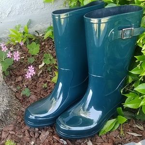 rugged outback rain boots